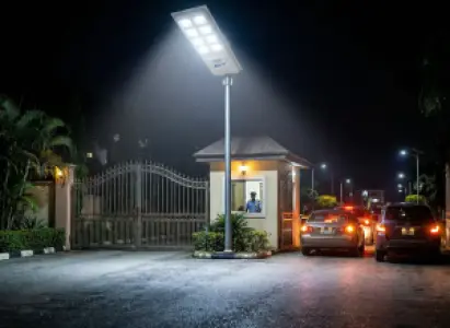 AKT LED太阳能路灯 200W – 2800流明（型号 AKT-LD21007-8T-200W）